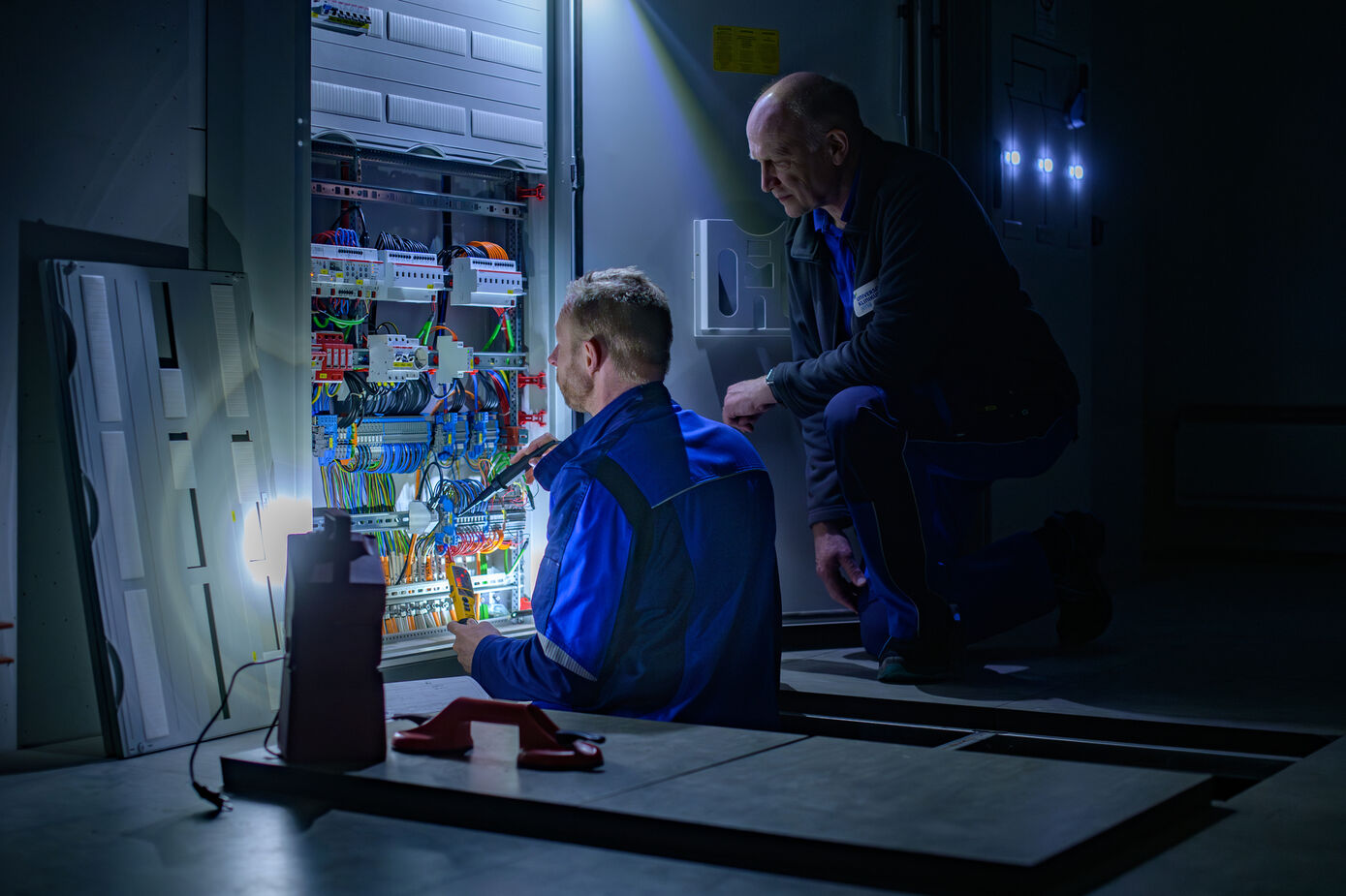 Wenn der Strom ausfällt ist das Team der Elektrotechnik zur Stelle.