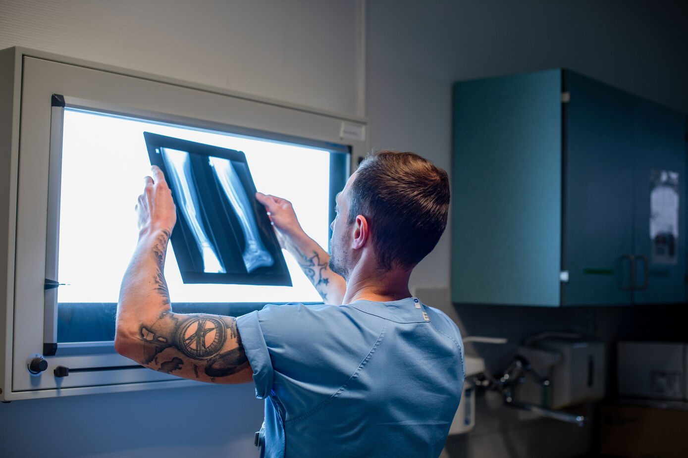 Symbolbild zur Ausbildung eines Medizinischen Technologen oder einer Medizinischen Technologin in der Radiologie.