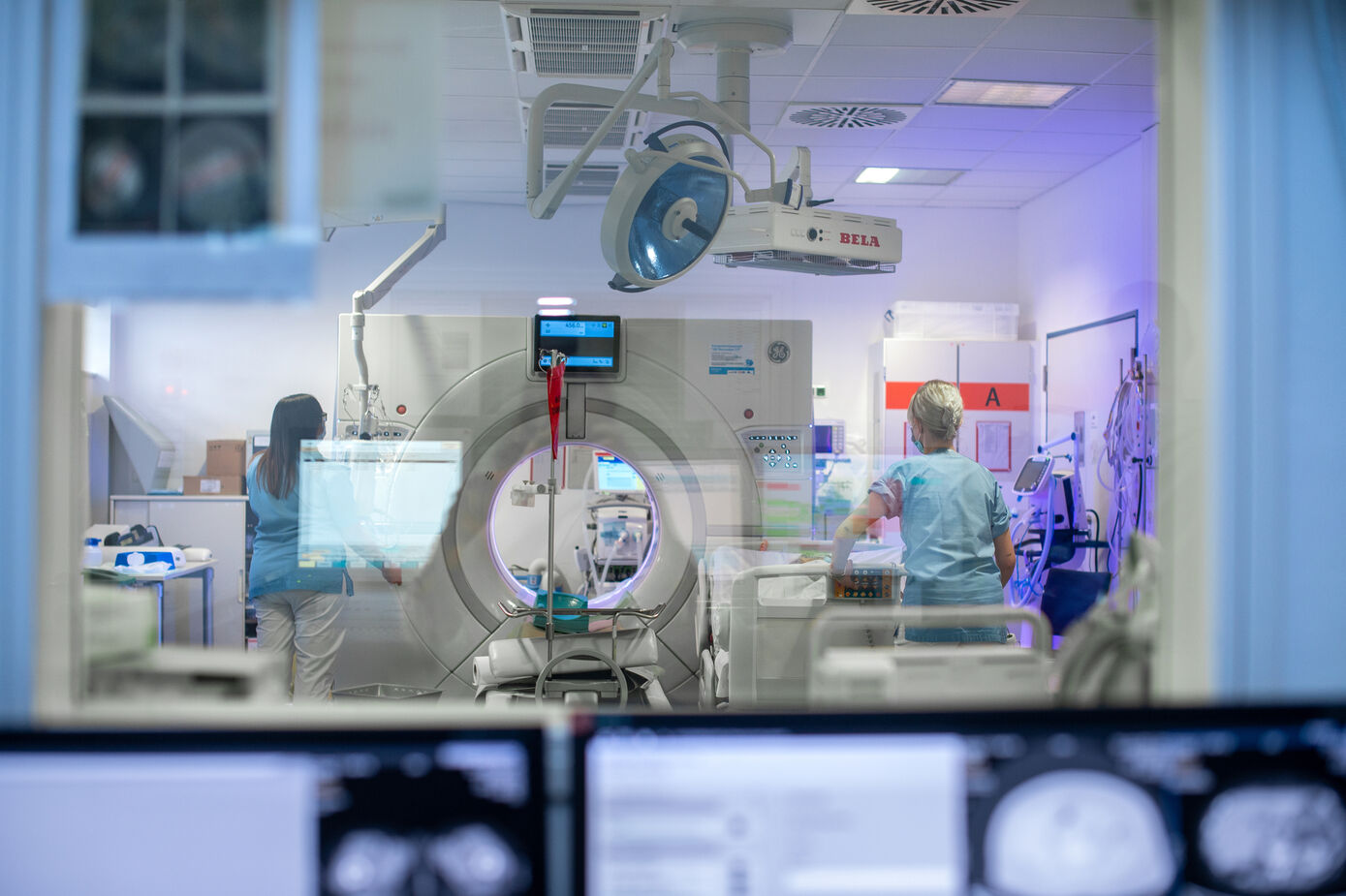 Symbolbild zur Ausbildung eines Medizinischen Technologen oder einer Medizinischen Technologin in der Radiologie.