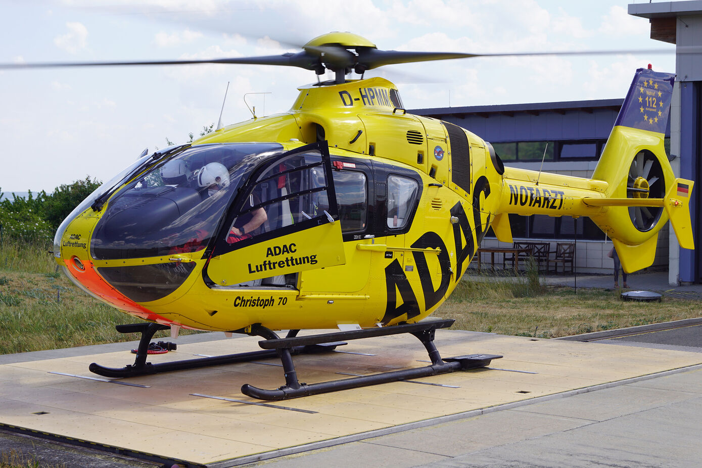 „Christoph 70“ kurz vor dem Start vom Flugplatz in Jena-Schöngleina. Foto: UKJ