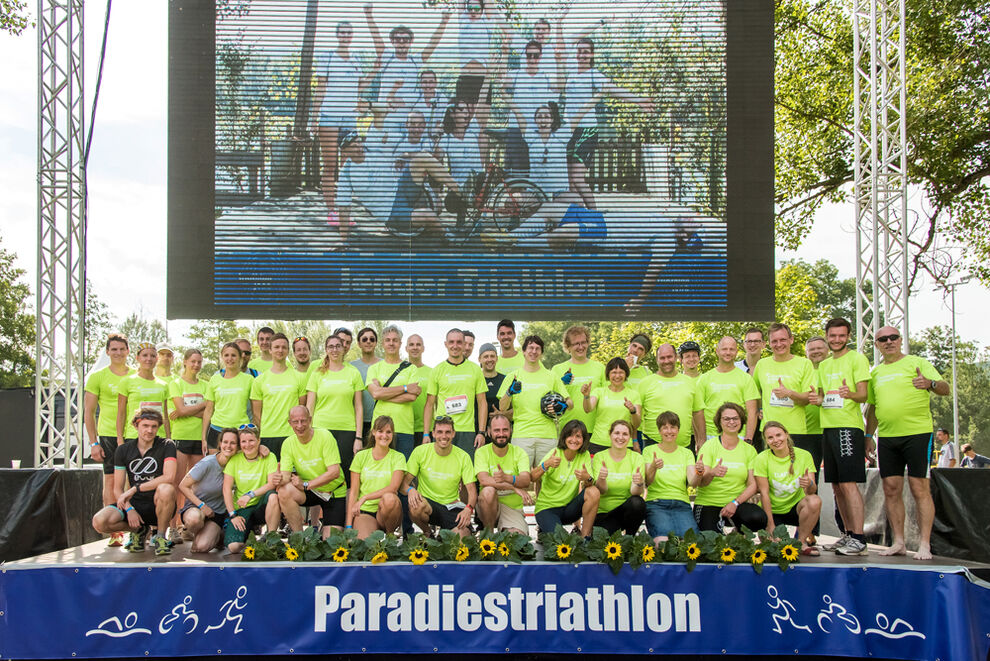 Die Teams des UKJ beim Paradiestriathlon in Jena.