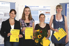 Die Preisträgerinnen des Nachwuchstages im Forschungszentrum Lobeda: Stefanie Allert, Susanne Kossatz , Diana Schmerler und Stephanie Binas (v.l.n.r.). Foto: Graul/UKJ