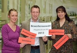 Die Praxisanleiter Corinna Eulenstein, Sebastian Haubner und Sindy Haupt (v.l.n.r.) organisieren das Auswahlverfahren für die Pflegeausbildung am UKJ (Foto: UKJ/ Szabo).