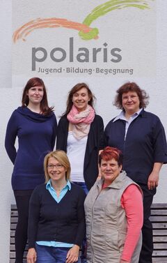 Franziska Funk, Christina Löschner, Kerstin Zellmann, Karola Künzer und Sigrun Hecker (von oben li.) betreuen die neue Gruppe für Jugendliche krebskranker Eltern. Foto: UKJ