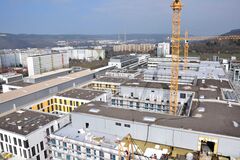 Blick vom Kran auf die Baustelle des zweiten Bauabschnitts am UKJ. Foto: UKJ/Grau.