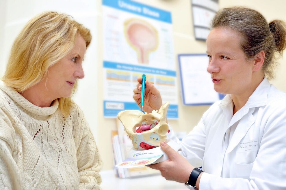 Oberärztin Dr. Anke Mothes bei der Sprechstunde im Beckenbodenzentrum an der Jenaer Frauenklinik. Foto: UKJ/ Szabó