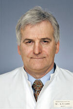 Dr. Reinhard Friedel, leitender Oberarzt an der Klinik für Unfall-, Hand- und Wiederherstellungschirurgie. Foto: UKJ