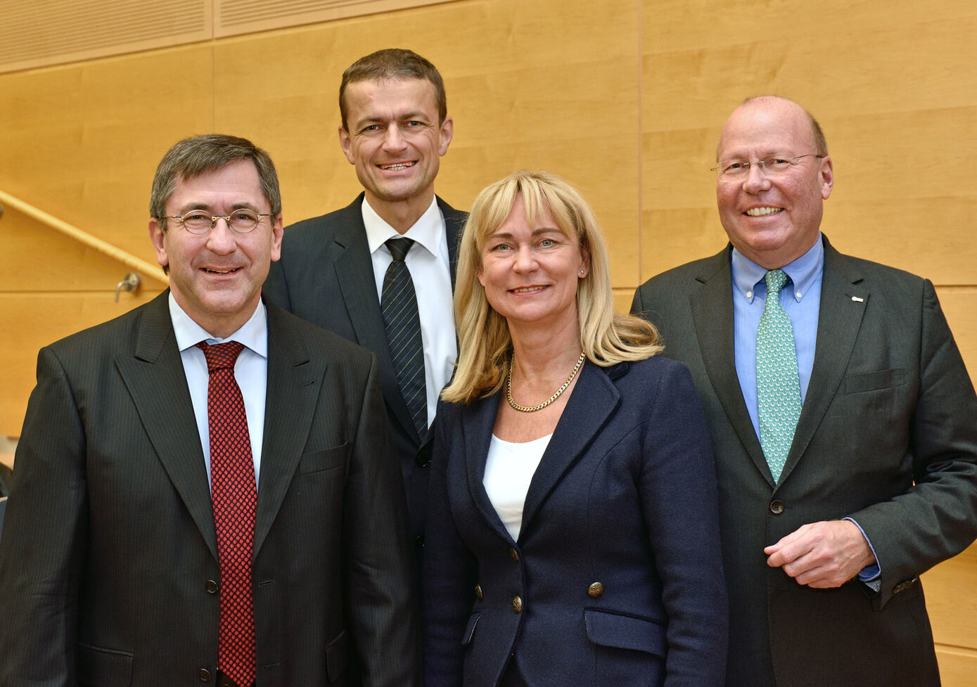 Prof. James Beck, Direktor der Klinik für Kinder- und Jugendmedizin, PD Dr. Jens Maschmann, Medizinischer Vorstand am UKJ, PD Dr. Ulrike John, Leiterin der Nephrologie an der Klinik für Kinder- und Jugendmedizin und Leiterin des KfH-Nierenzentrums für Kinder und Jugendliche Jena, sowie Professor Dieter Bach, Vorstandsvorsitzender des KfH Kuratorium für Dialyse und Nierentransplantation e.V., sprachen bei der heutigen Jubiläumsfeier über die Entwicklung der vergangenen 25 Jahre und gaben Einblicke in die zukünftigen Herausforderungen der Behandlung von nierenkranken Kindern und Jugendlichen. Foto: UKJ/Szabó