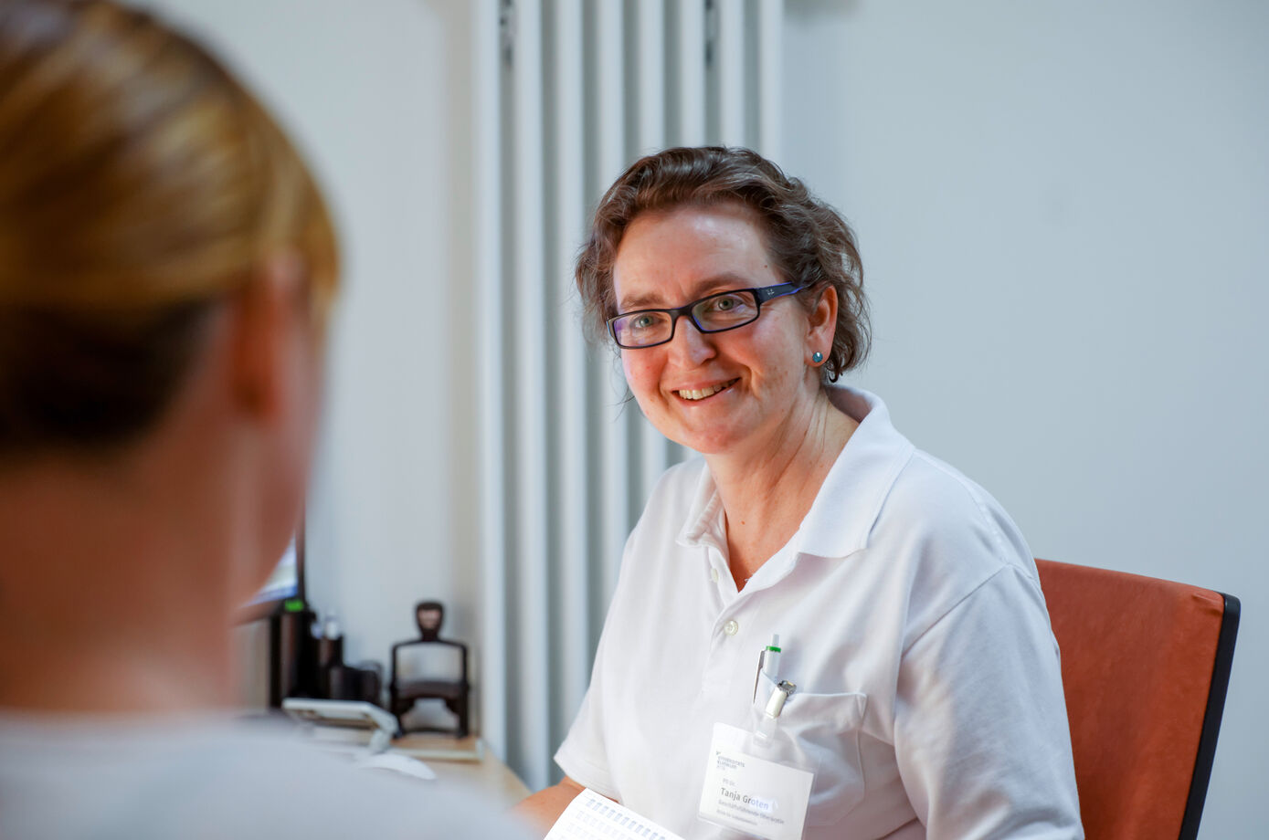 PD Dr. Tanja Groten leitet in der Geburtsmedizin des UKJ eine klinische Studie zur Vorbeugung einer Mangelversorgung des Ungeborenen, an der noch Risikoschwangere teilnehmen können.
Foto: Anna Schroll/ UKJ