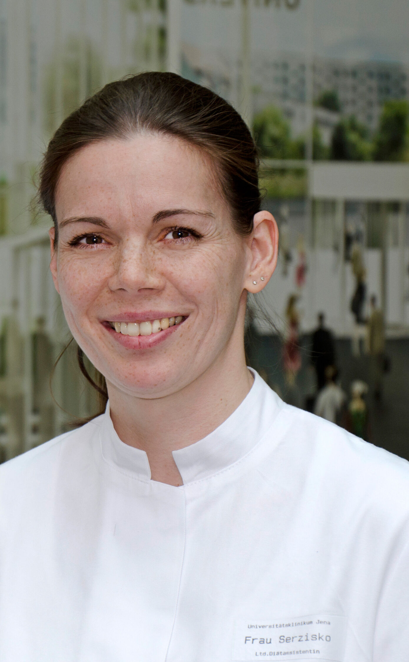 Jana Serzisko hat als leitende Diätassistentin am Universitätsklinikum Jena (UKJ) über 50 verschiedene Kostformen im Blick. (Foto: UKJ)