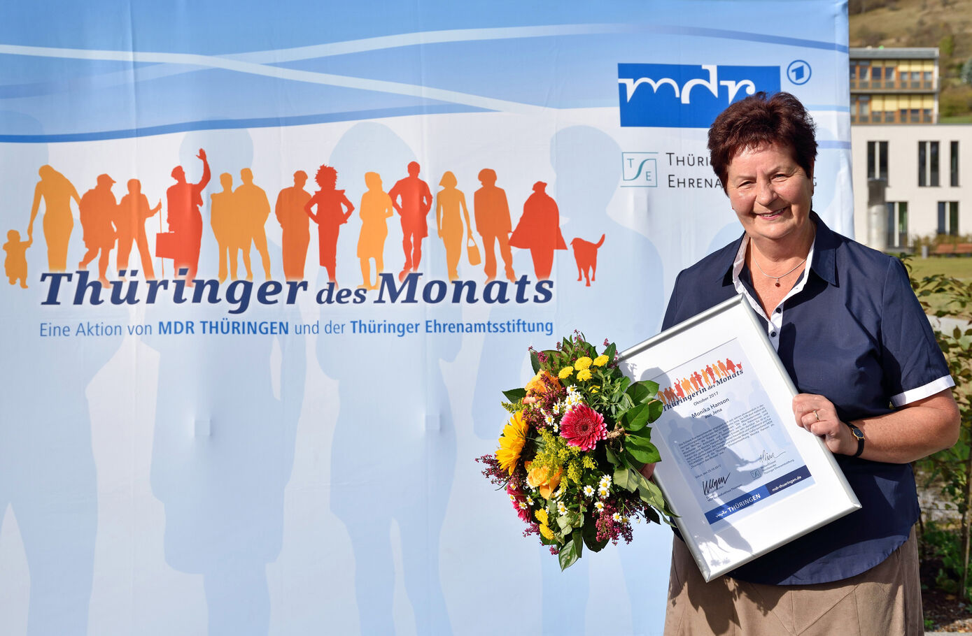 Die ehemalige Krankenschwester Monika Hanson freut sich über die Auszeichnung „Thüringerin des Monats“ im Oktober. 