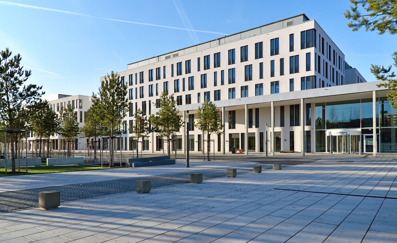 Blick auf den neuen Haupteingang zum Universitätsklinikum Jena. Foto: UKJ / Szabó 
