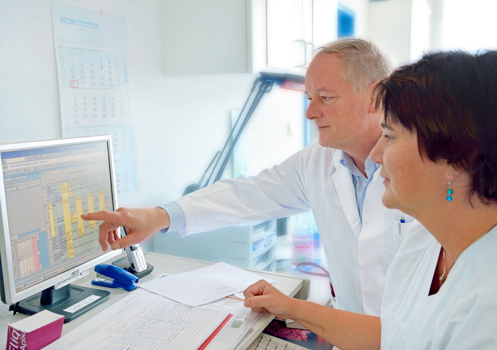 In dem neu gegründeten UniversitätsLungenZentrum am UKJ vereinen Mediziner verschiedener Disziplinen ihr Fachwissen. Im Bild: Prof. Claus Kroegel, Leiter der Abteilung Pneumologie und Allergologie/Immunologie am UKJ. Foto: UKJ/ Szabo