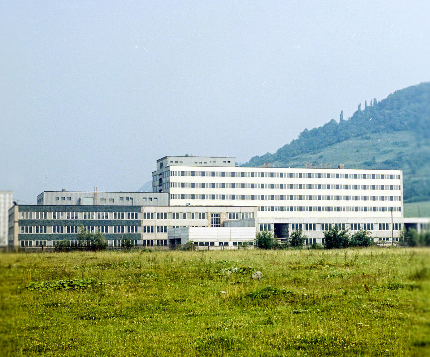 Das Fachkrankenhaus für Innere Medizin während der Bauphase im Juni 1980. Foto: FSU-Fotozentrum