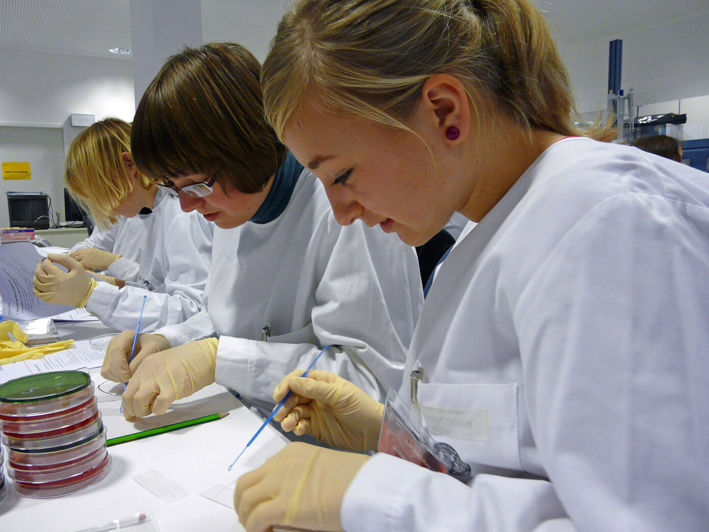 Das Forschungszentrum des Jenaer Uniklinikums öffnet in den Herbstferien wieder sein Schülerlabor, die Bewerbungsfrist endet am 15. September. Foto: UKJ