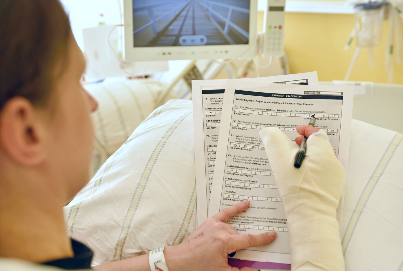 Jenaer Schmerzmediziner ermitteln in einem internationalen Forschungsverbund Standards für die Beurteilung der Schmerztherapie aus Patientensicht. Foto: M. Szabó/ UKJ