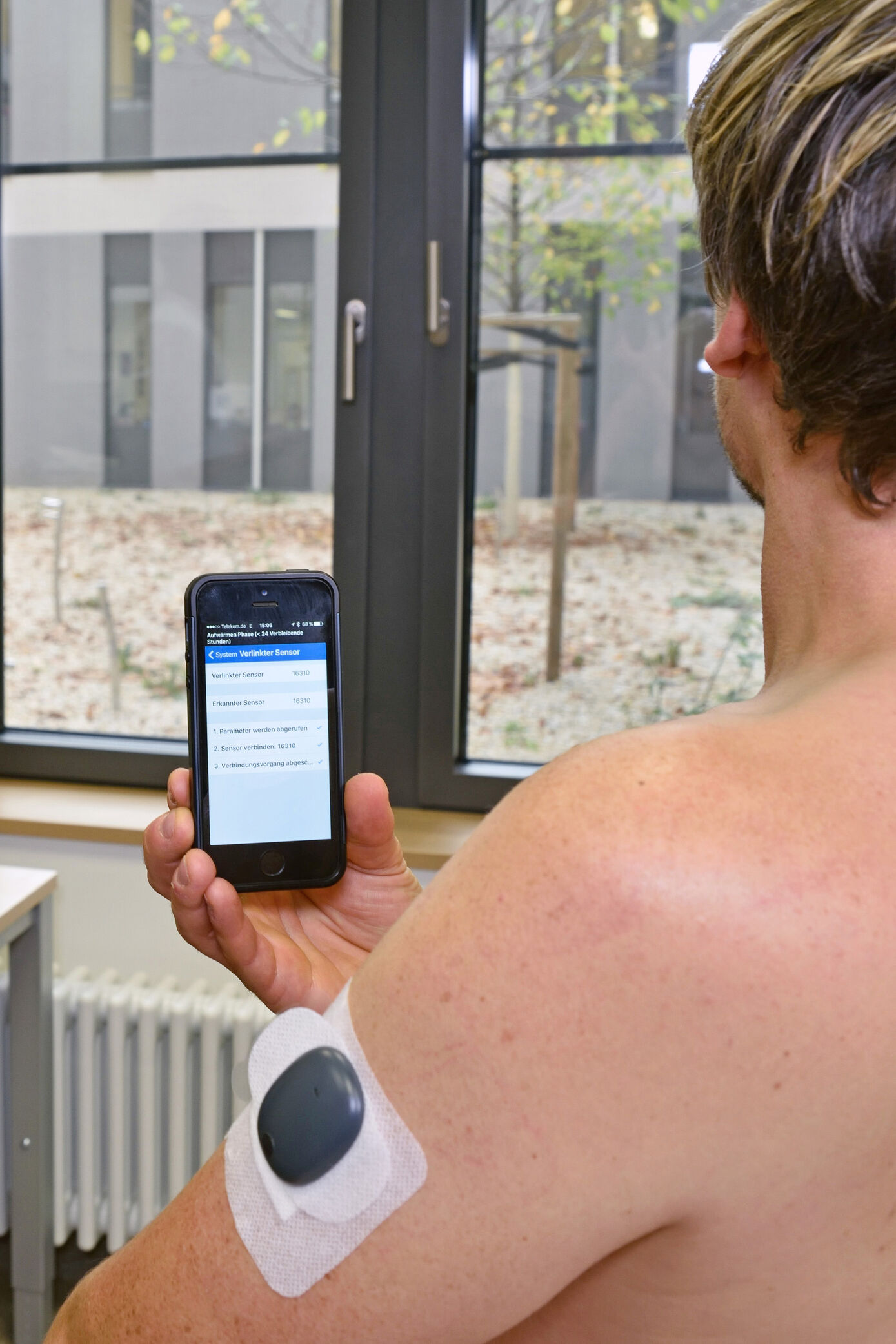 Der Glukosesensor verspricht modernste Mess- und Auswertungsmöglichkeiten des Blutzuckers. Foto: UKJ/Szabó