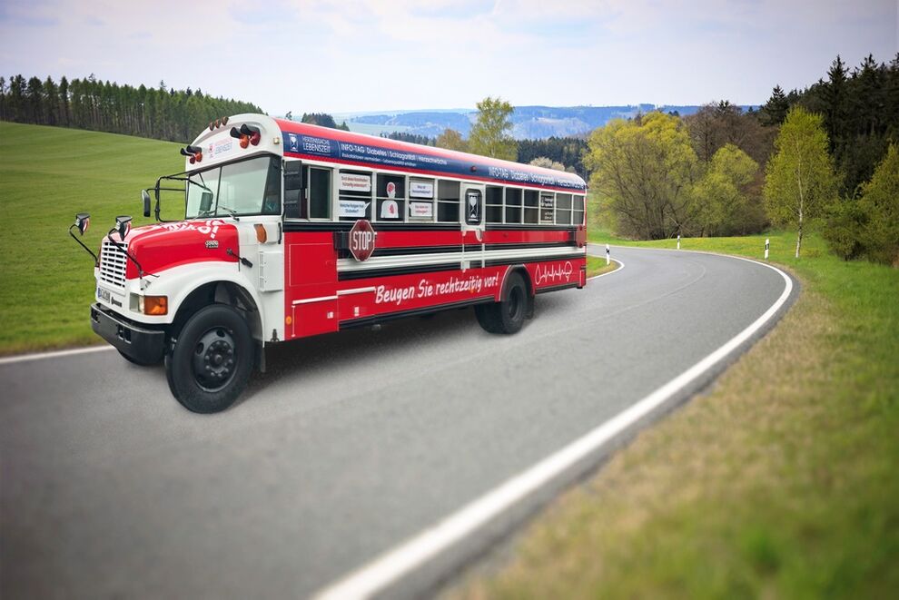 Der knallrote Herzbus von Boehringer-Ingelheim ist nicht zu übersehen. Foto: Boehringer Ingelheim