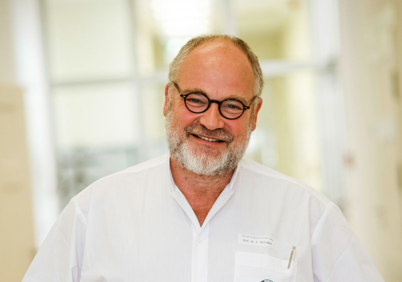 Prof. Dr. Ekkehard Schleußner leitet die Klinik für Geburtsmedizin. Foto: UKJ/Schroll Die honorarfreie Veröffentlichung des übersandten Fotos ist nur im Zusammenhang mit dieser Berichterstattung gestattet. Die Quelle ist bei der Veröffentlichung direkt am Bild anzugeben. Wenn Sie das Bild für andere Berichte nutzen möchten, richten Sie bitte Ihre Anfrage an presse at med dot uni-jena dot de dot  