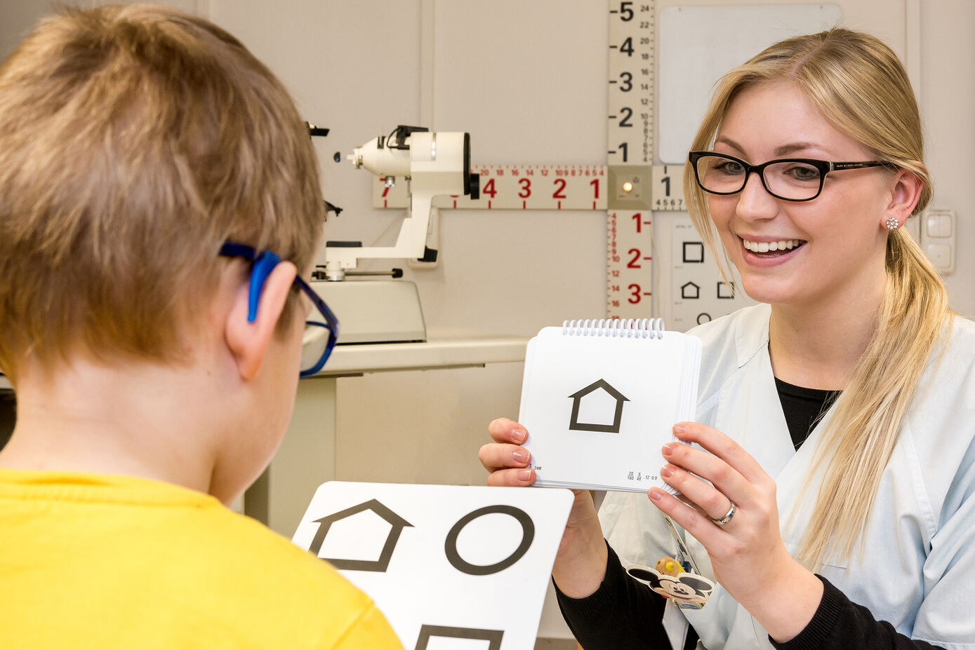 Zum Tag der Medizin am 23. Februar klären UKJ-Mediziner über das Zusammenspiel der Sinne auf – und dabei unter anderem auch über Erkrankungen der Augen. Foto: UKJ/Hellmann 