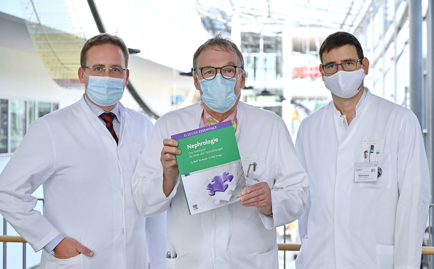 Die Herausgeber des Nephrologie-Fachbuchs: Oberarzt PD Dr. Alexander Pfeil, Prof. Dr. Gunter Wolf und Oberarzt PD Dr. Martin Busch. Foto: Szabó