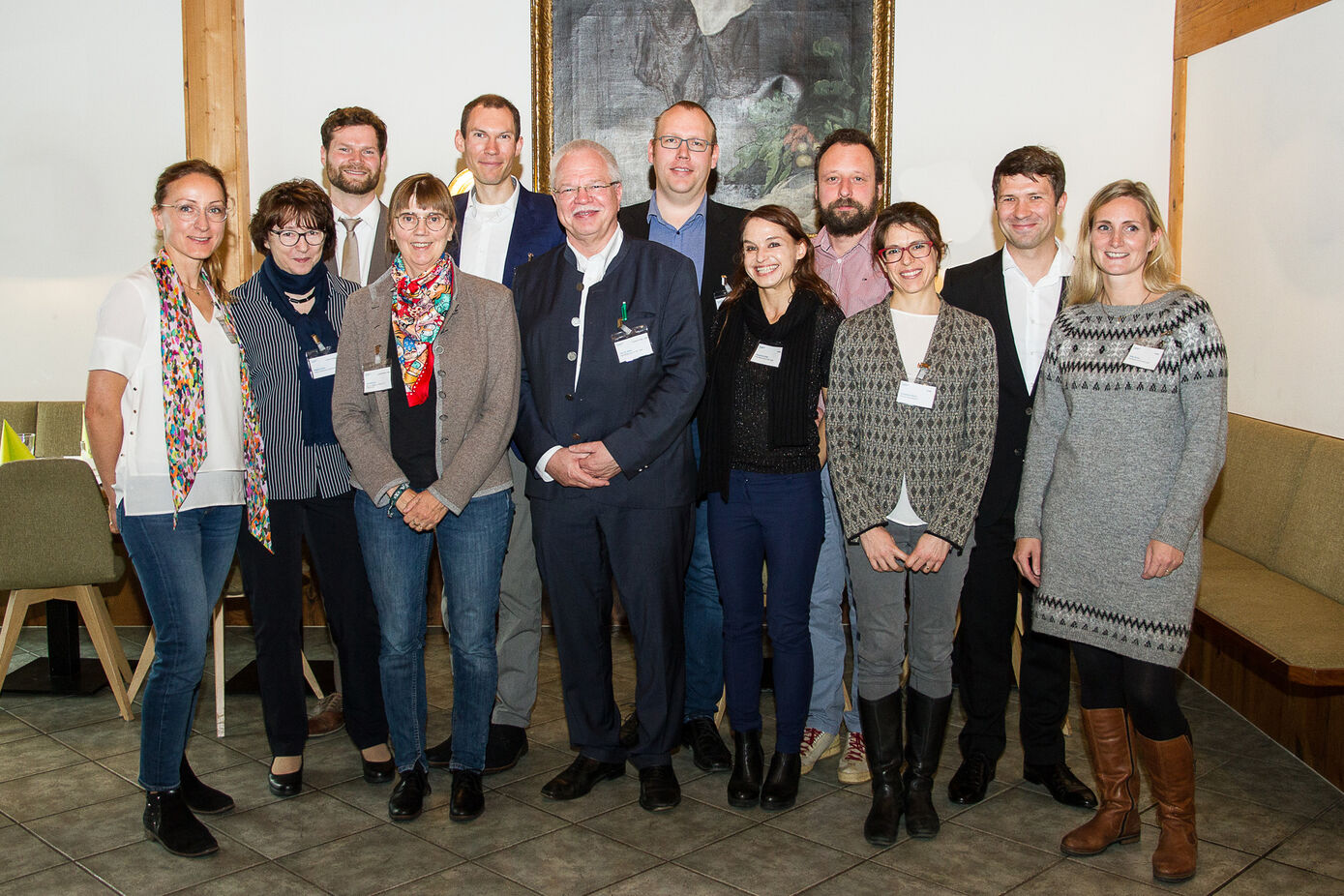 Prof. Otto W. Witte (vordere Reihe, Mitte) vom UKJ mit den geförderten Medizinern und Wissenschaftlerinnen. Foto: UKJ