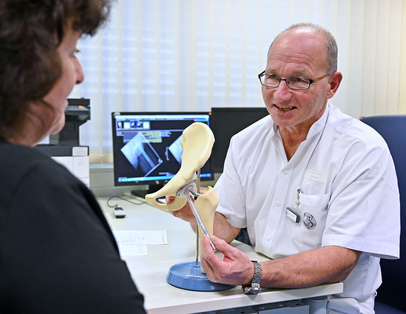 Endoprothetikeingriffe hat die Klinik für Unfall-, Hand- und Wiederherstellungschirurgie in den vergangenen Wochen verschoben. (Foto: UKJ)