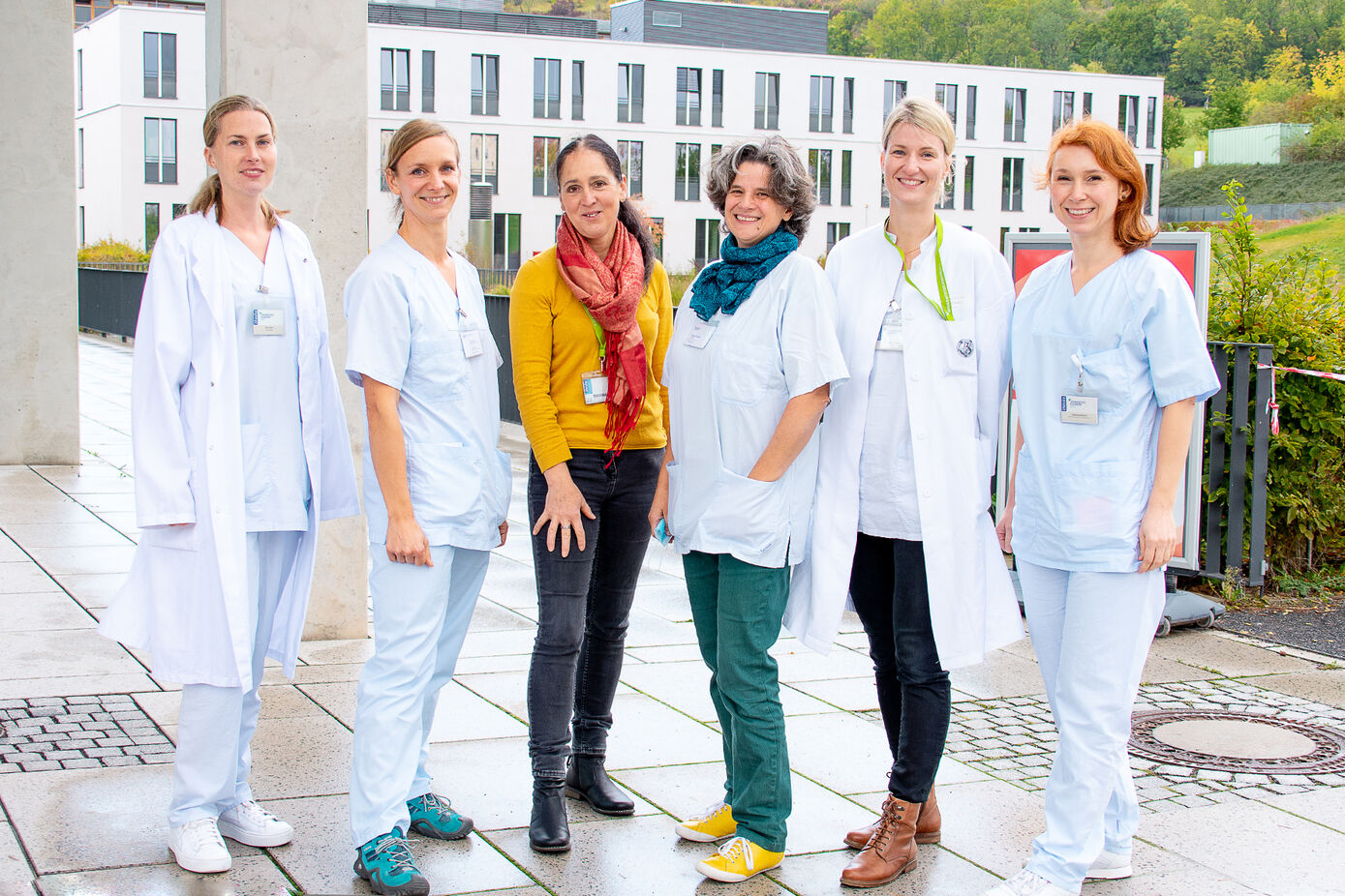 Anne Seime, Teresa Deffner, Babet Lehmann, Ursula Strobel, Kristin Pulewka, Katherina Wicklein (v.l.) sowie Christine Schleußner (nicht auf dem Foto) bilden das Klinische Kriseninterventionsteam am UKJ. Foto: UKJ/Ebert