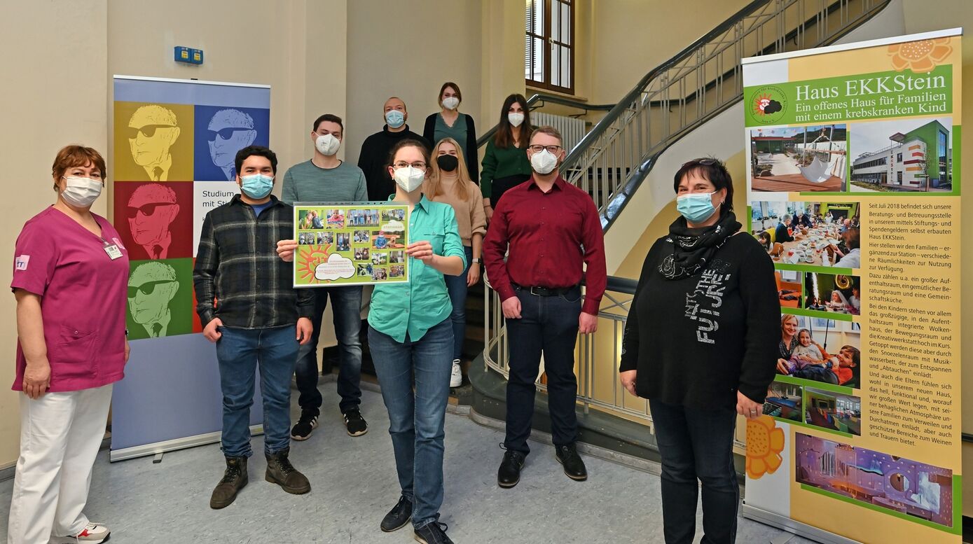 Blut spenden für die EKK: Dafür gingen Studierende der Konrad-Adenauer-Stiftung heute mit gutem Beispie voran. Foto: UKJ/Szabó