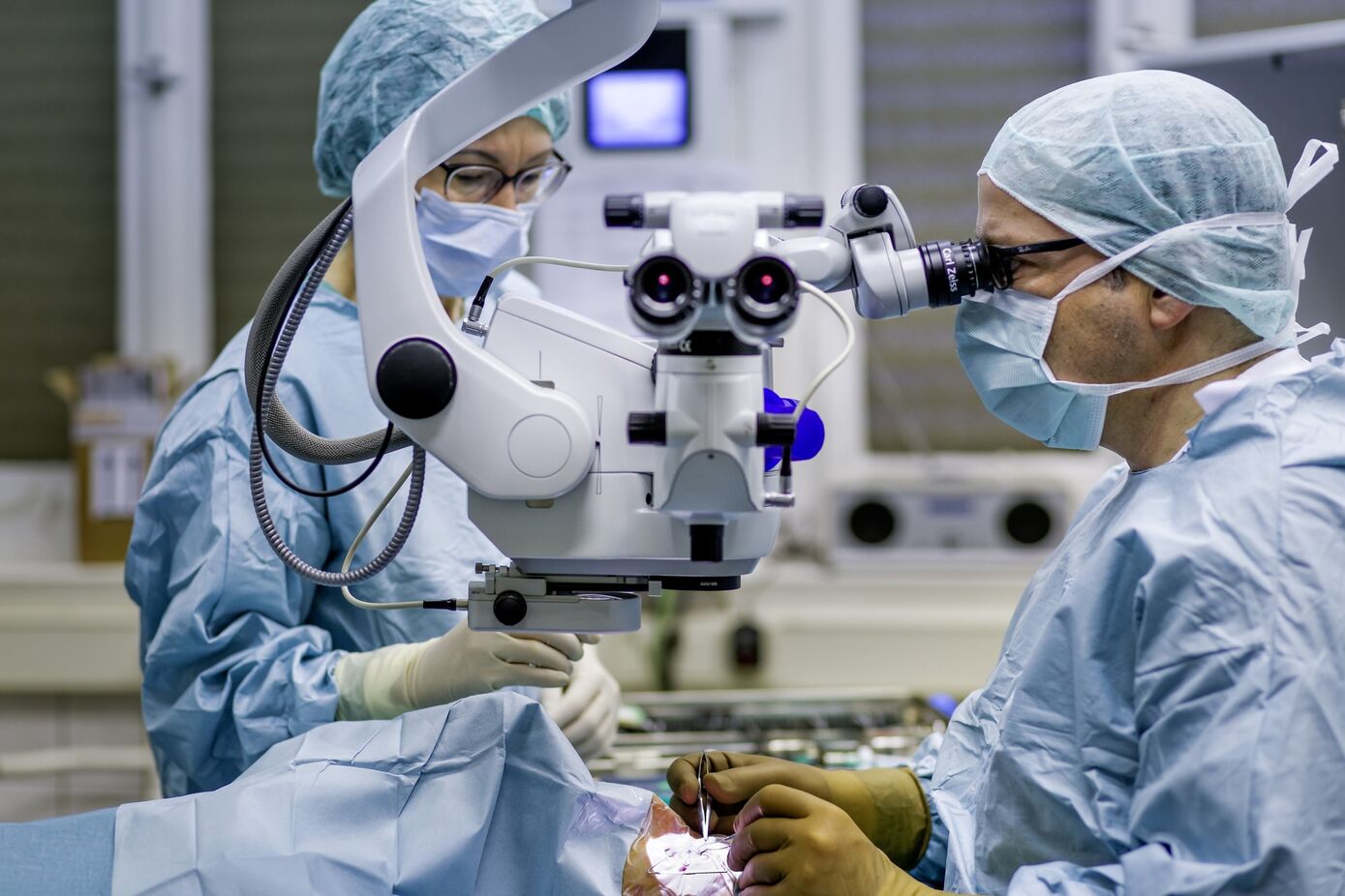 Die Kategorien „Glaukom“ und „Hornhauterkrankungen“ sind zwei der neuen Bereiche, um die die Ärzteliste 2021 erweitert wurde. Prof. Daniel Meller, Direktor der UKJ-Augenklinik, wird in beiden empfohlen. Foto: UKJ/Schroll. 