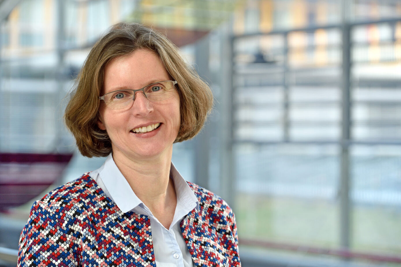 Prof. Dr. Jutta Bleidorn, Direktorin des Instituts für Allgemeinmedizin am UKJ, klärt über Antibiotika-Mythen auf. Foto: UKJ/Schroll