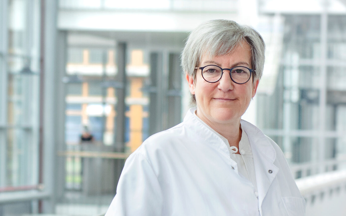 Prof. Susanne Lang ist Chefärztin an der Klinik für Innere Medizin V am UKJ. Foto: UKJ