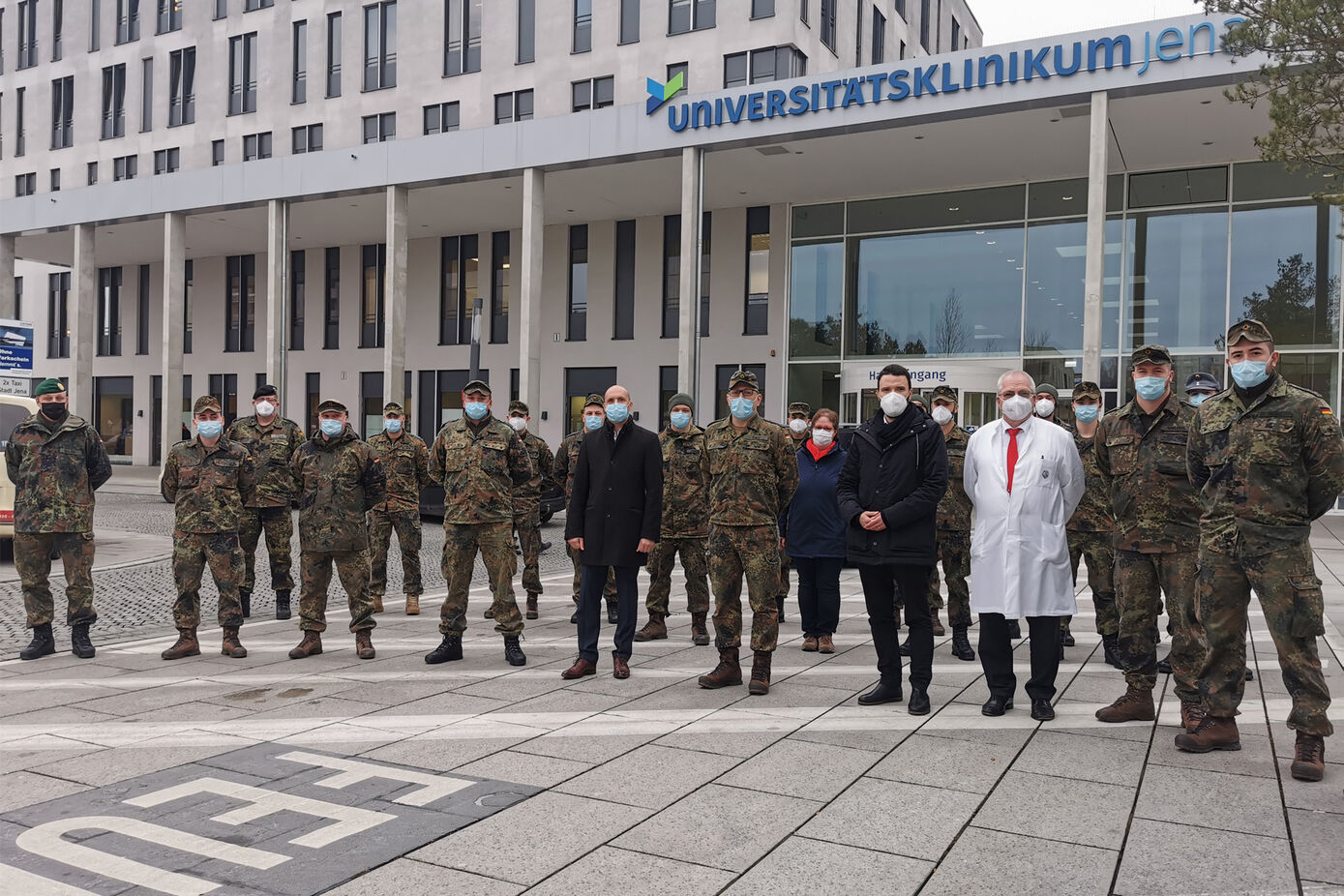 35 Soldatinnen und Soldaten waren zwei Monate auf vier Stationen am UKJ im Einsatz. Foto: UKJ