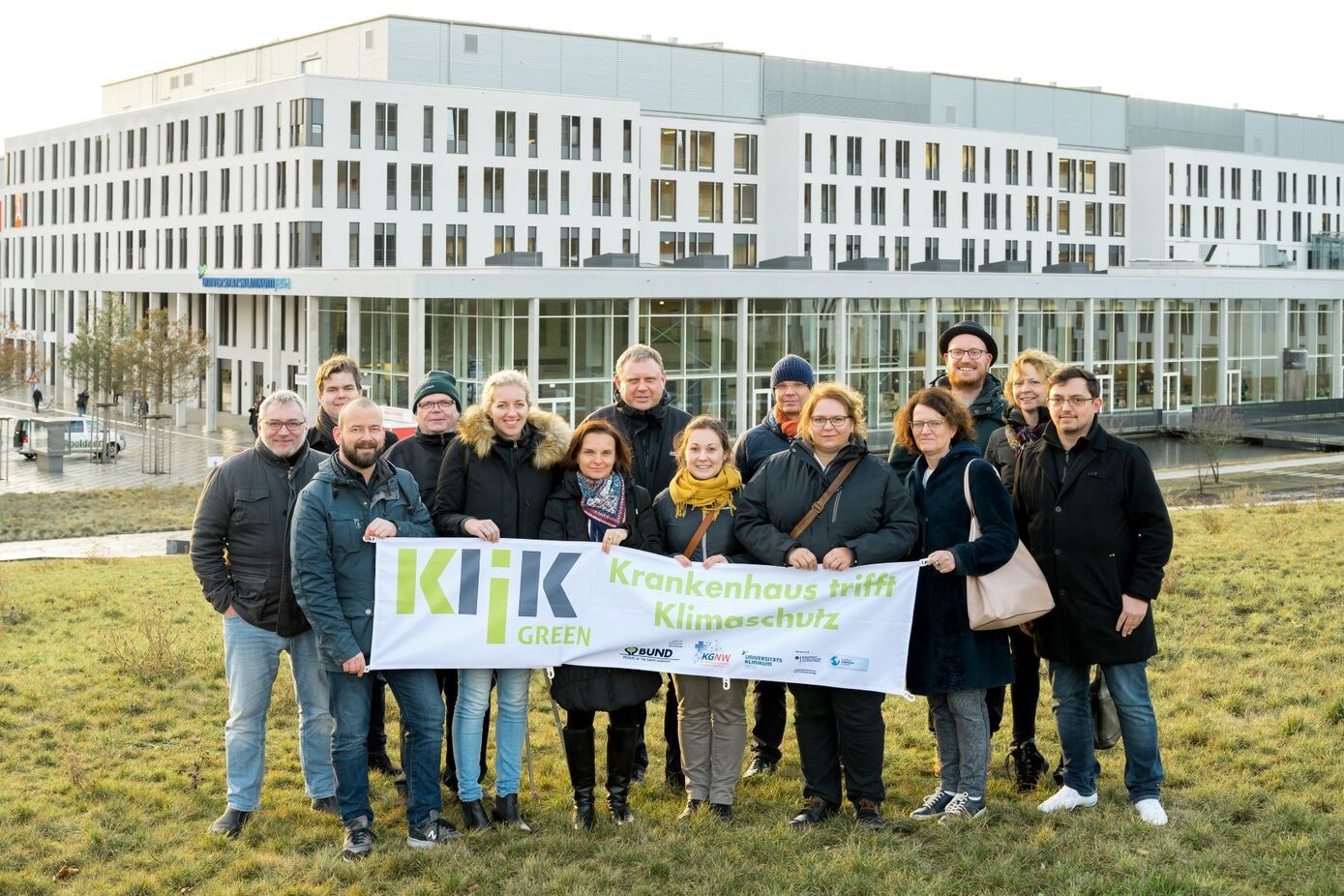 Teilnehmer eines „KLIK green“-Workshops im Januar 2020 vor dem Universitätsklinikum Jena. Foto: UKJ/Hellmann