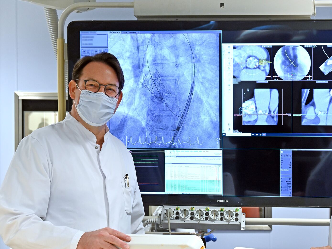 Kardiologe und Klinikdirektor Professor Christian Schulze möchte aufklären über die tückische Volkskrankheit Vorhofflimmern. Foto: UKJ/Rodigast