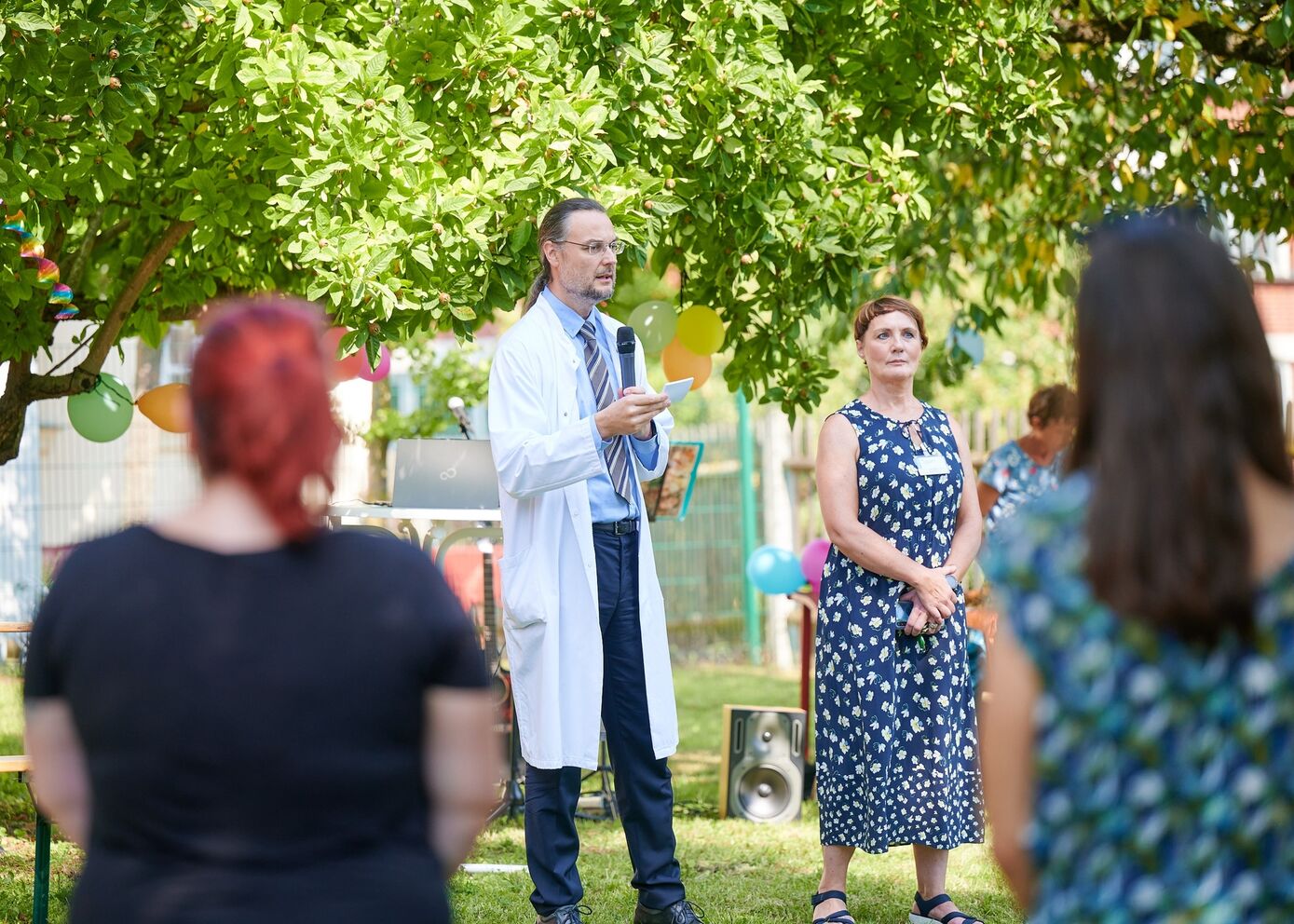 Prof. Martin Walter, Direktor der Klinik für Psychiatrie und Psychotherapie am Universitätsklinikum Jena, hat das Sommerfest eröffnet Foto: UKJ 