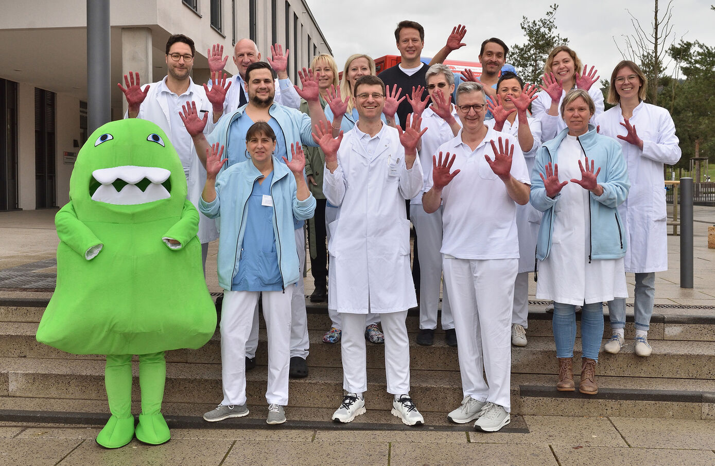 „Zeigt her eure pinken Hände!“ hieß es zum Aktionstag am UKJ, zu dem auf das Thema Händehygiene aufmerksam gemacht wurde. Foto: UKJ