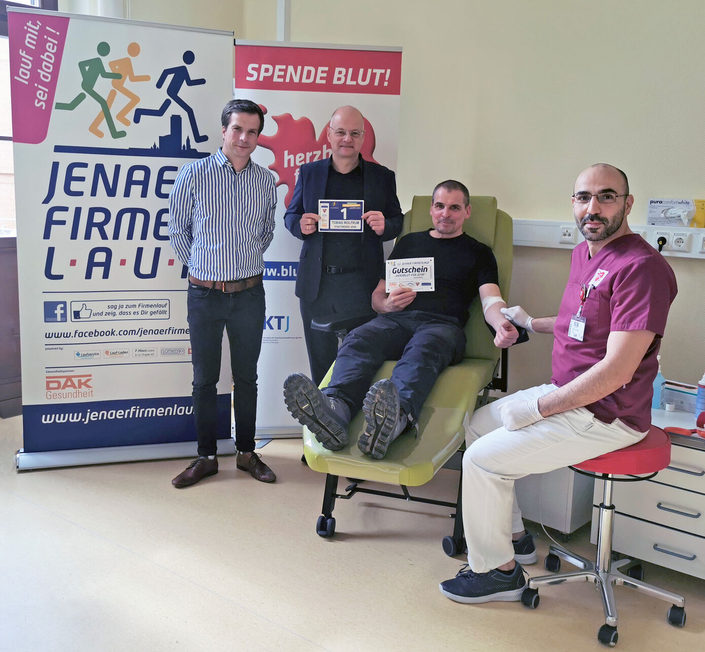 André Schmidt, Tobias Wolfrum und Timo Jahn eröffnen die diesjährige Kooperation von der Blutspende am UKJ und dem Jenaer Firmenlauf (v.l.). Foto: UKJ