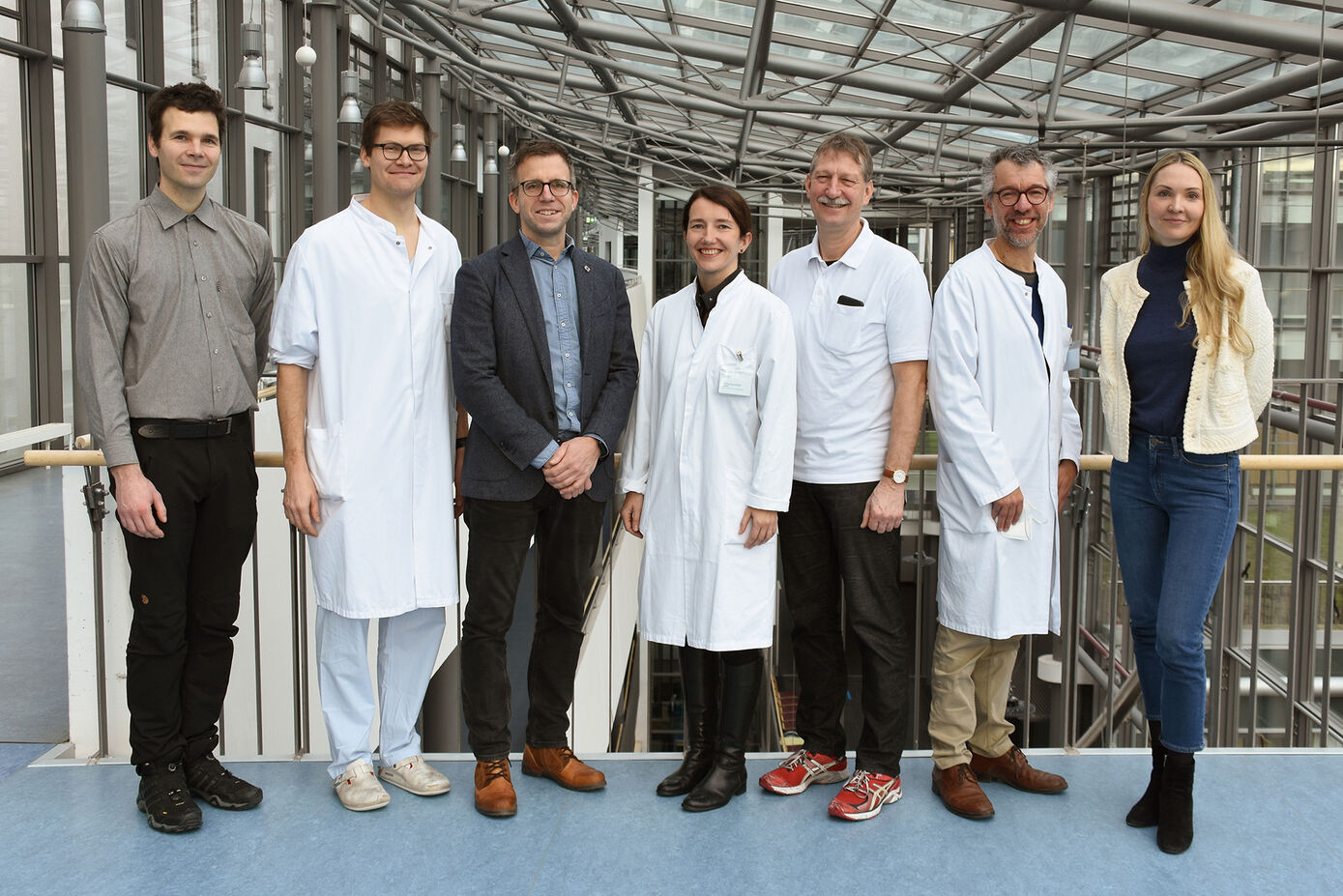 Das Team des JenaAllergieCentrums: Michael Rose (Oberarzt im Institut für Klinische Chemie und Laboratoriumsdiagnostik), Michael Lorenz (Oberarzt in der Kinderklinik), Dr. Jörg Tittelbach (kommissarischer Direktor der Hautklinik), PD Dr. Katharina Geißler (Oberärztin in der HNO-Klinik), Prof. Dr. Hans Proquitté (kommissarischer Direktor der Kinderklinik), Prof. Dr. Orlando Guntinas-Lichius (Direktor der HNO-Klinik) und Dr. Laine Ludriksone-Grasser (Fachärztin in der Hautklinik) (v.l.n.r.). Foto: UKJ