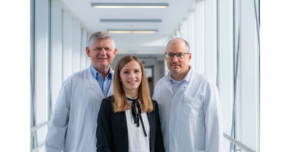 Das Leitungsteam des UniversitätsTumorCentrum am UKJ. V.l.n.r.: Prof. Dr. med. Andreas Hochhaus, Dr. rer. nat. Katharina Paul, Prof. Dr. med. Thomas Ernst.