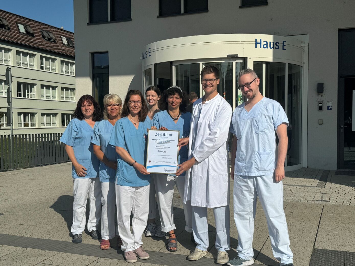 Das Team des Mukoviszidosezentrums für Erwachsene und Kinder am UKJ. Jüngst wurde die Einrichtung erneut durch die Fachgesellschaften für Pädiatrische Pneumologie und Deutsche Gesellschaft für Pneumologie zertifiziert und ist damit die einzige ihrer Art in Thüringen und Mitteldeutschland. Foto: UKJ