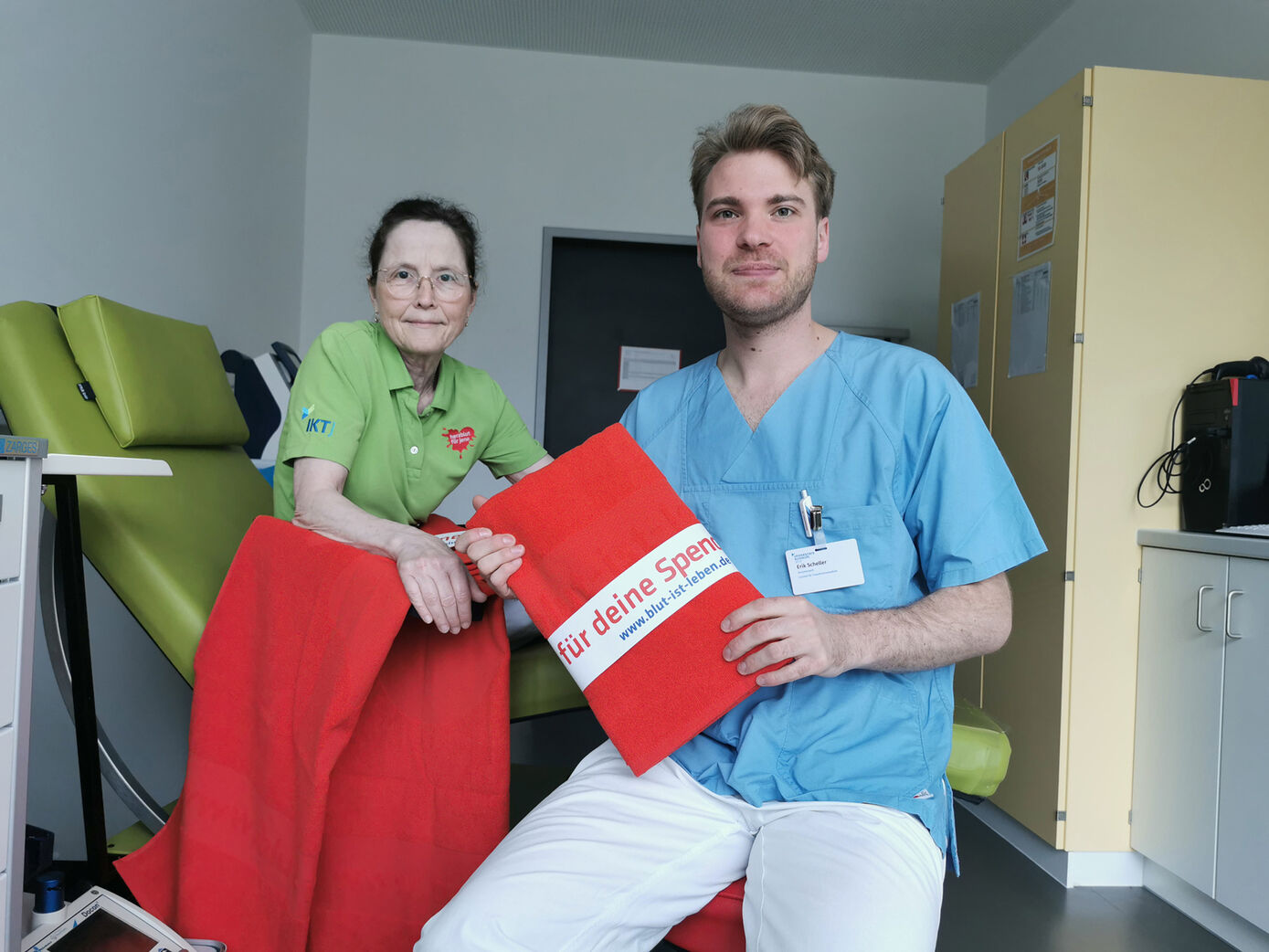 Transfusionsmedizinerin Dr. Silke Rummler und Spendearzt Erik Scheller beantworten anlässlich des Weltblutspendetags im Livestream auf dem Instagramkanal des UKJ Fragen rund ums Thema Blutspenden. Foto: UKJ