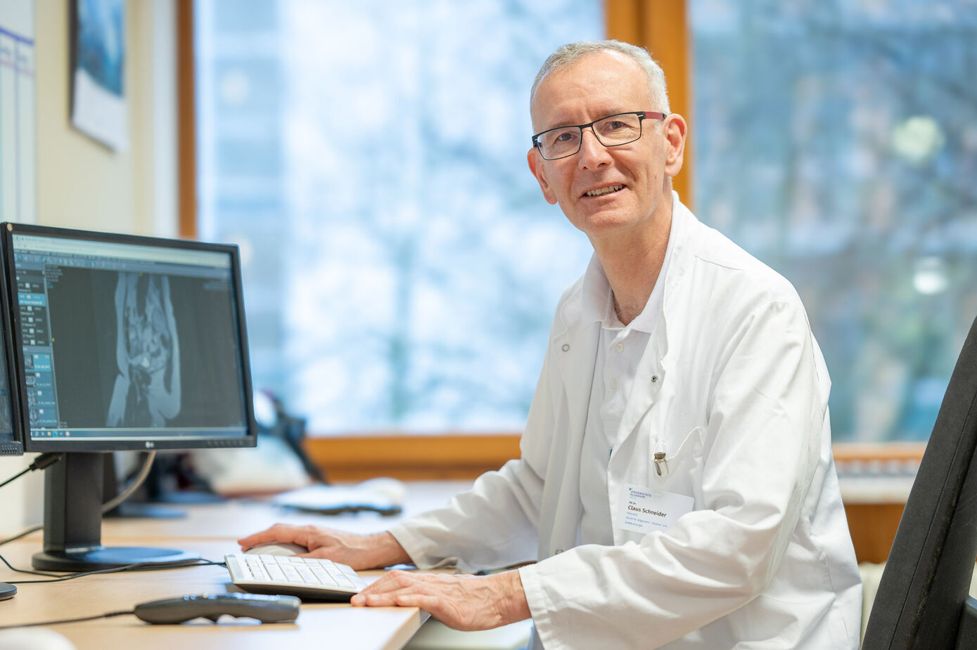 PD Dr. Claus Schneider, Koordinator des Darmkrebszentrums am UKJ. Foto: Hellmann/UKJ