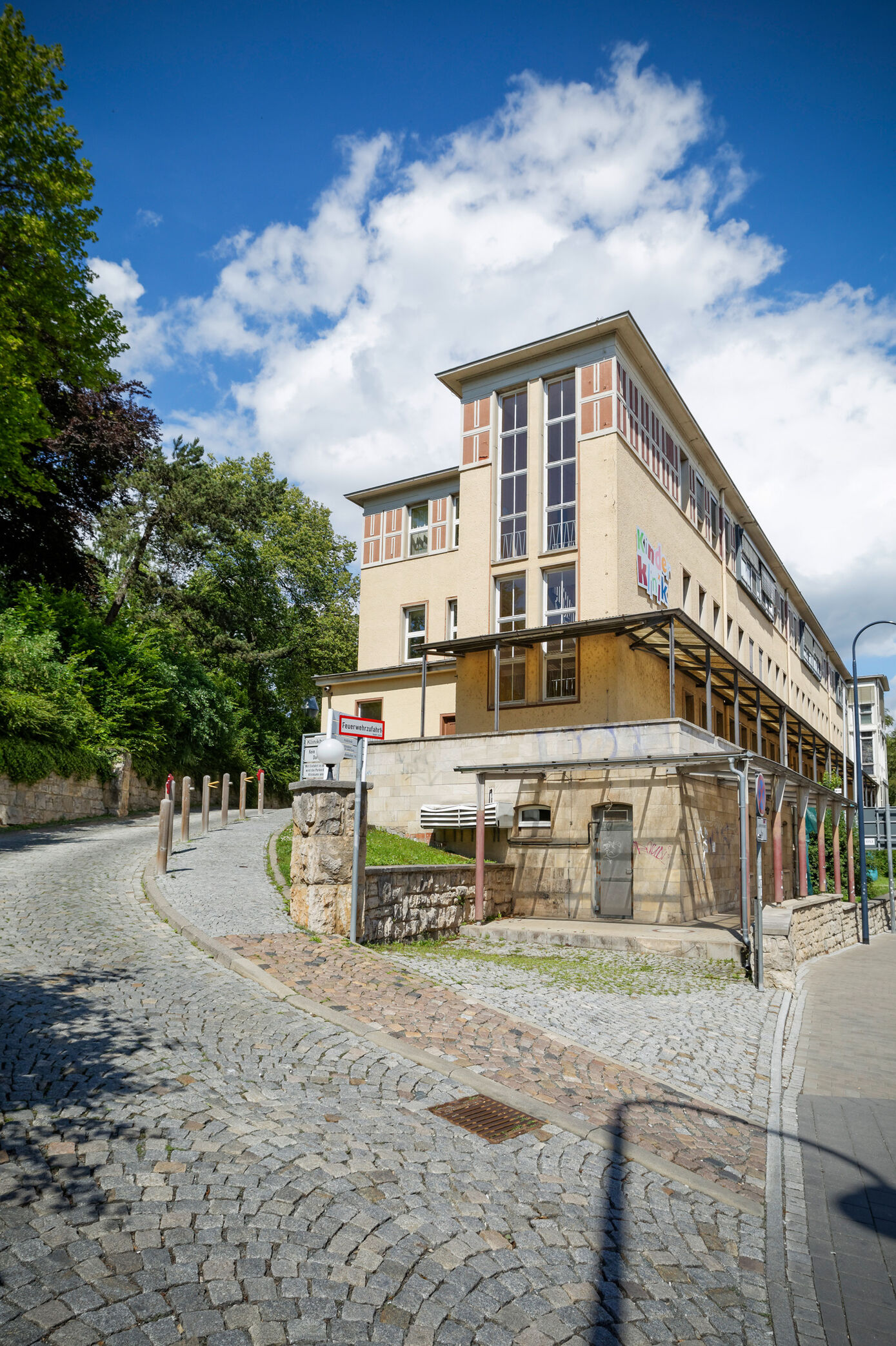 Am alten Standort der Kinderklinik in der Kochstraße begann die Erfolgsgeschichte der Kinderheilkunde in Jena. Foto: Schroll