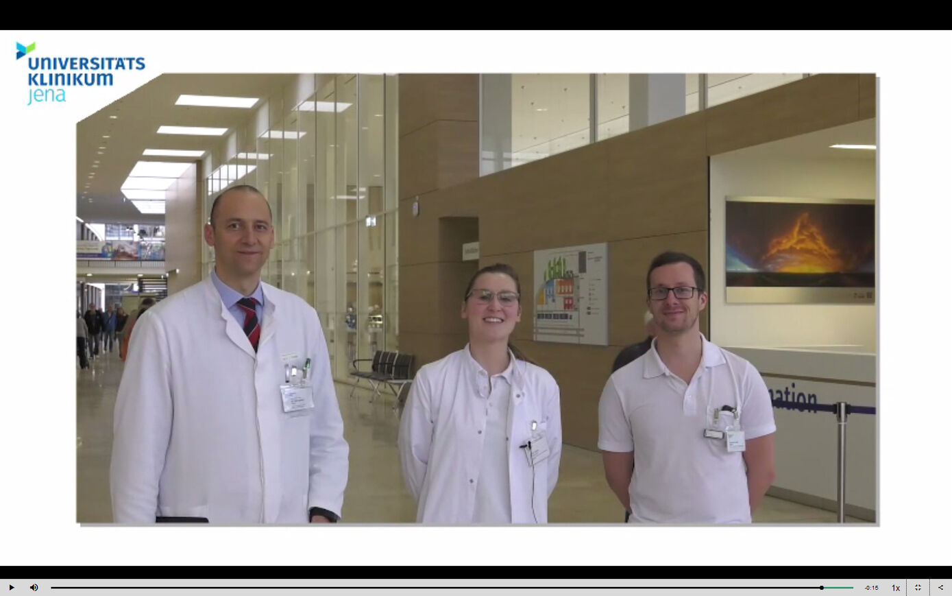 Screenshot aus dem 2019 produzierten Einführungsvideo zum Radiologiepraktikum – Prof. Dr. Ulf Teichgräber; Julia Klink; Clemens Arndt (v.l.n.r.) erklären den Ablauf des Praxistages. Quelle: UKJ