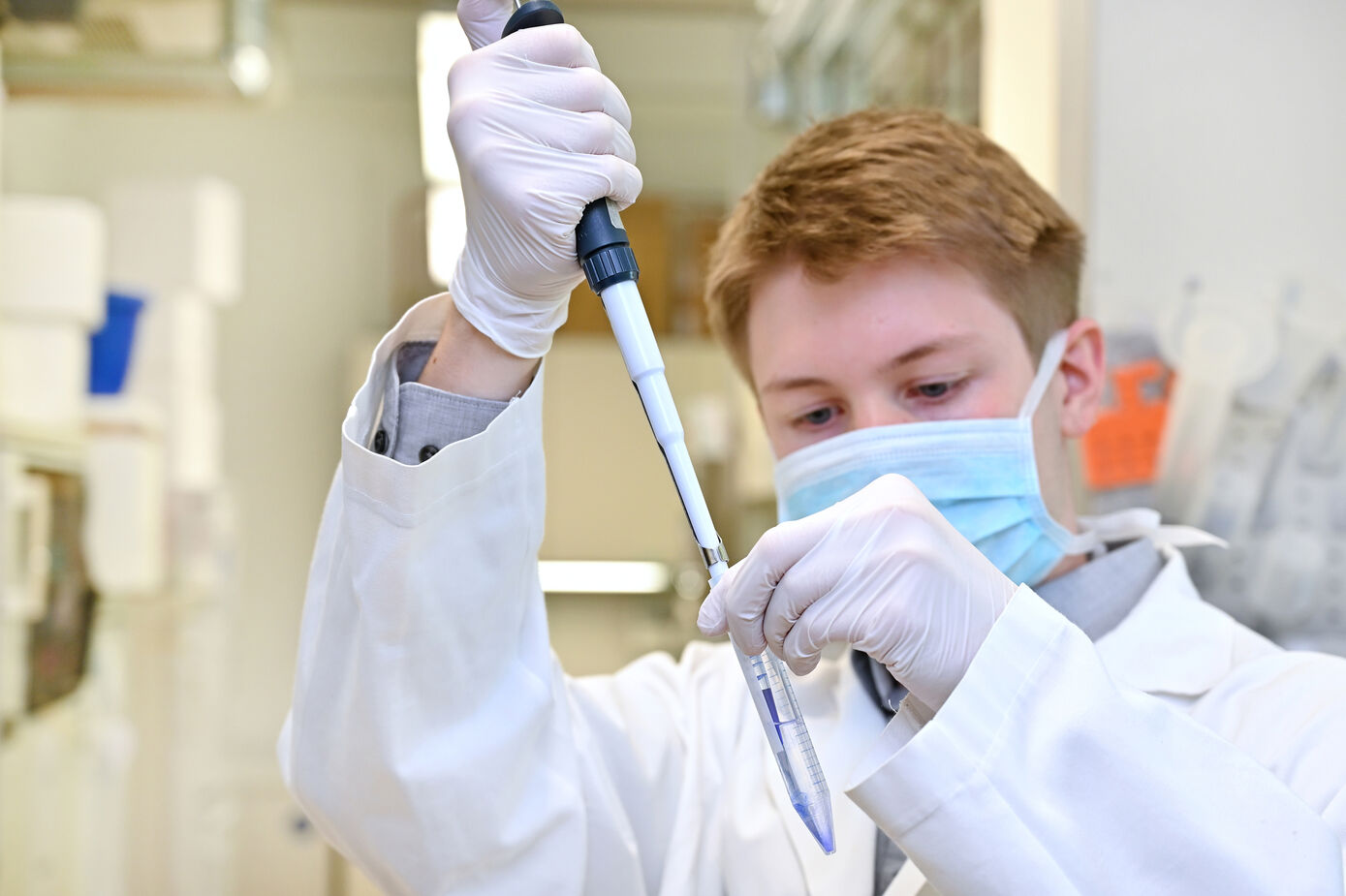 Patrick Penndorf, second semester student of the Master course in Molecular Medicine in Jena will leave for the exchange year in Canada in September. Photo: Michael Szabó/UKJ