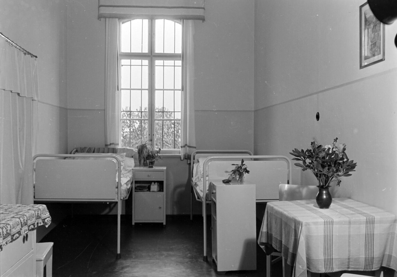 Patientenzimmer in der Klinik für Psychiatrie und Neurologie Jena, 1958. Rechteinhaber: FSU-Fotozentrum.