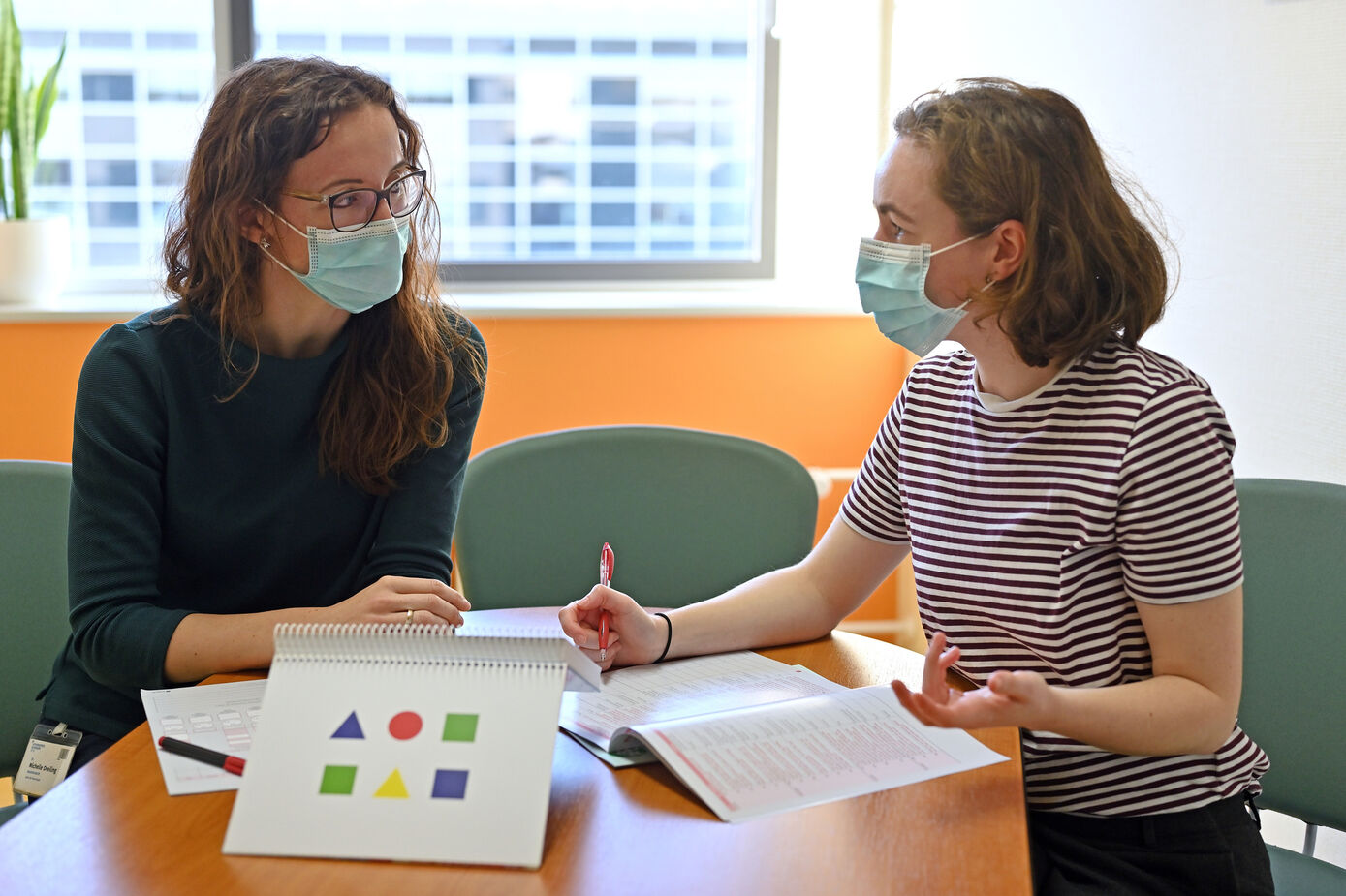 Das Studienteam am Universitätsklinikum Jena untersucht Kinder von Multiple Sklerose-Patientinnen hinsichtlich ihrer kognitiven und motorischen Entwicklung. Foto: Michael Szabó/UKJ