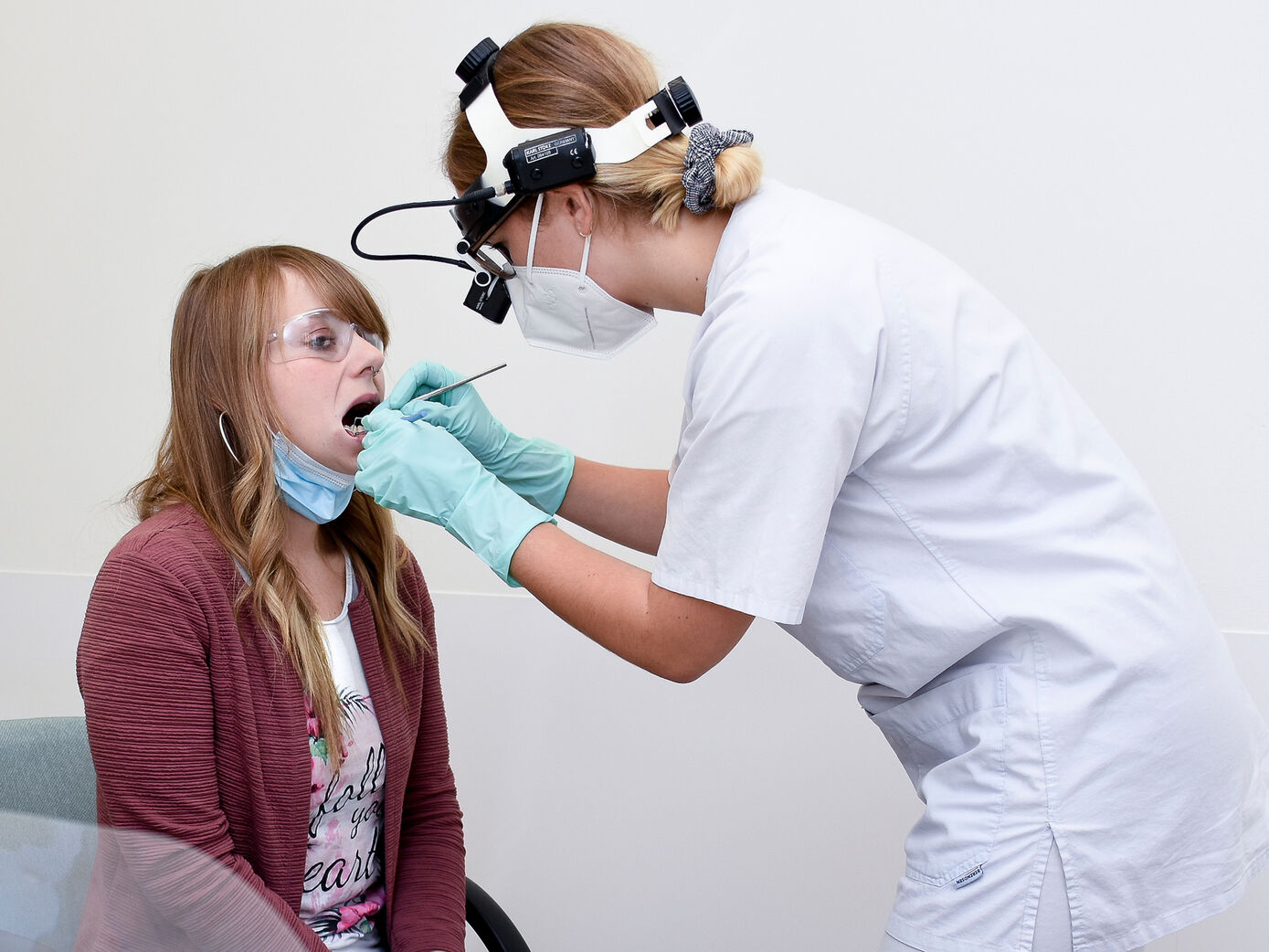 Eine Fallkontrollstudie des UKJ zeigte, dass die Mundgesundheit von Patientinnen und Patienten mit Fazialisparese im Vergleich zu Gesunden vermindert ist. Foto: Astrid Wetzel/UKJ