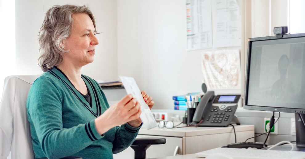 Prof. Dr. Kathrin Finke in der Telesprechstunde des Gedächtniszentrums. Foto: Sylke Grau/UKJ